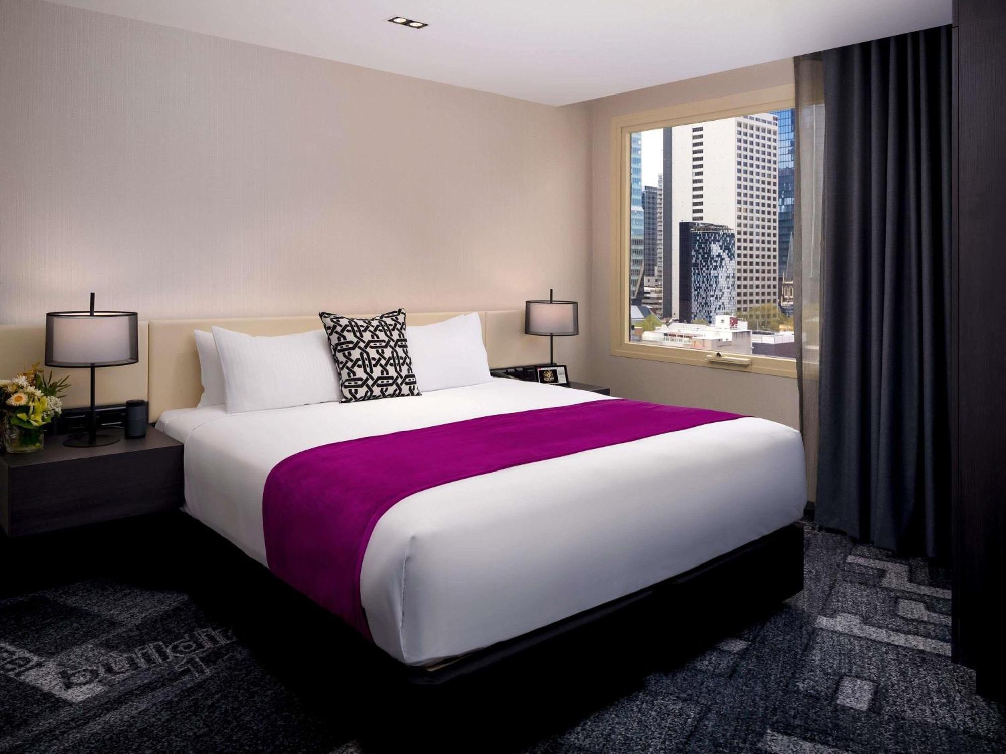 Premium Deluxe King Room Lounge Access