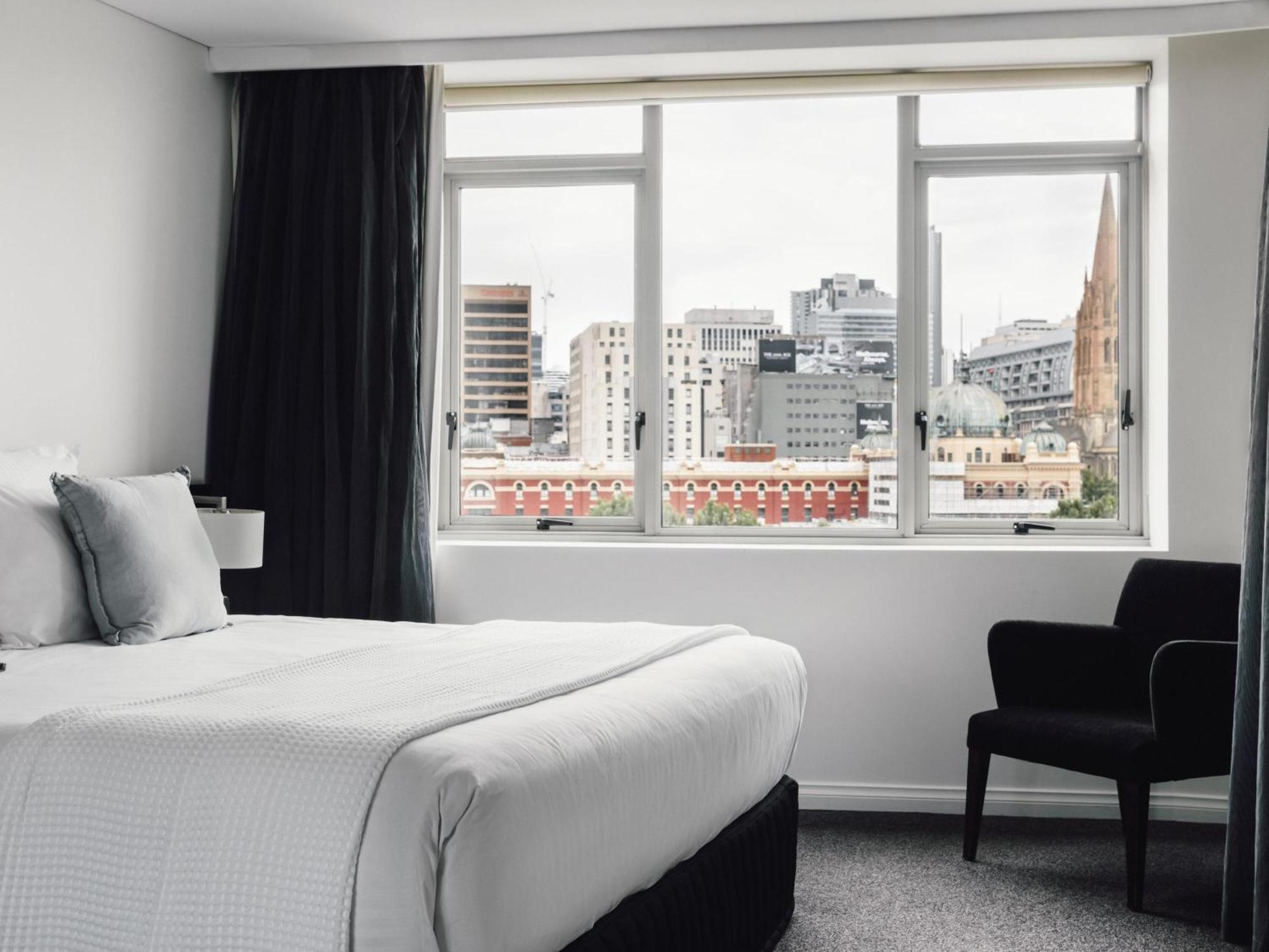 Two-Bedroom Two-Bathroom Deluxe Suite Balcony River View Floors 10-15