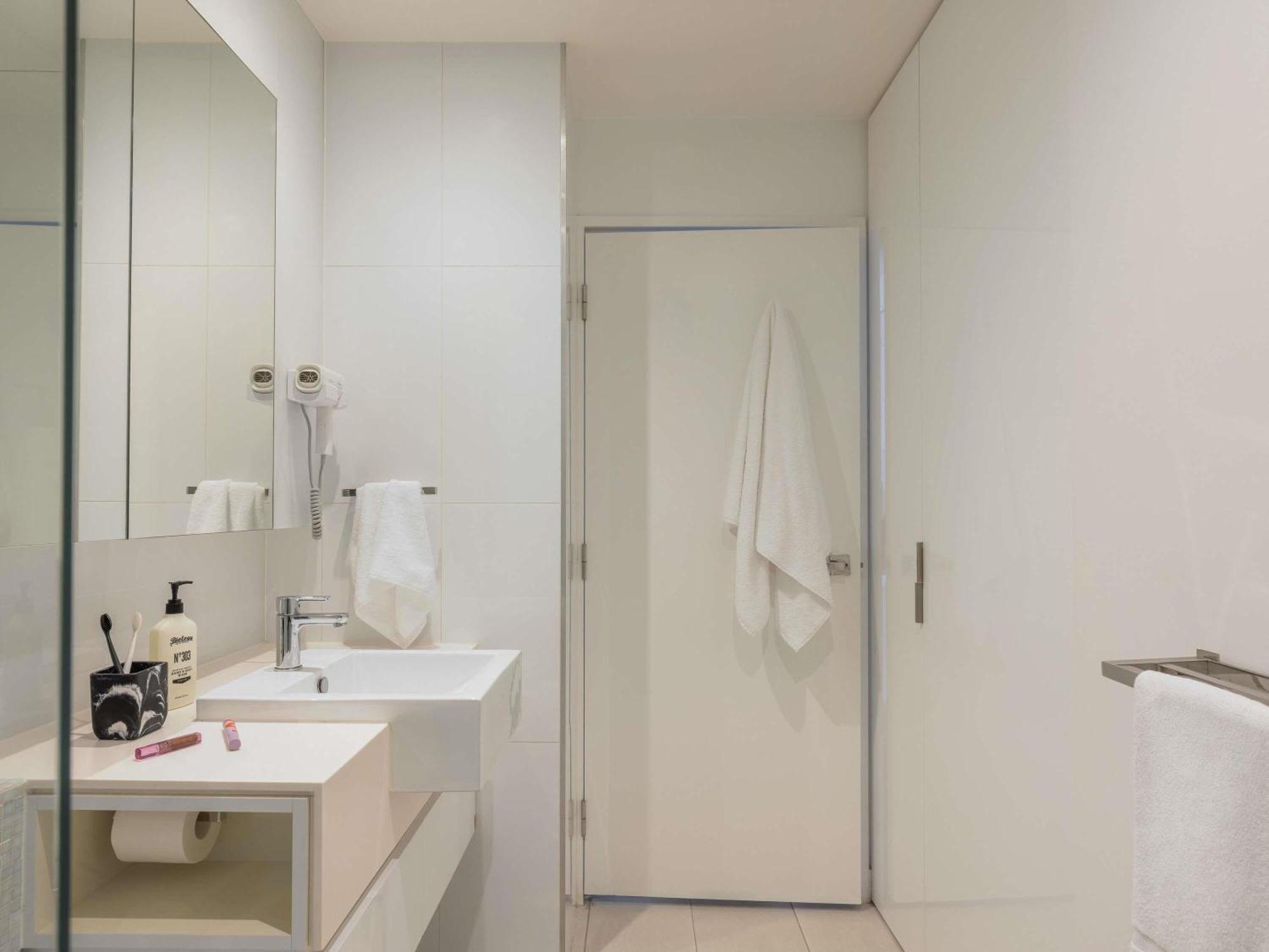 Two-Bedroom Apartment Two Bathrooms Water View