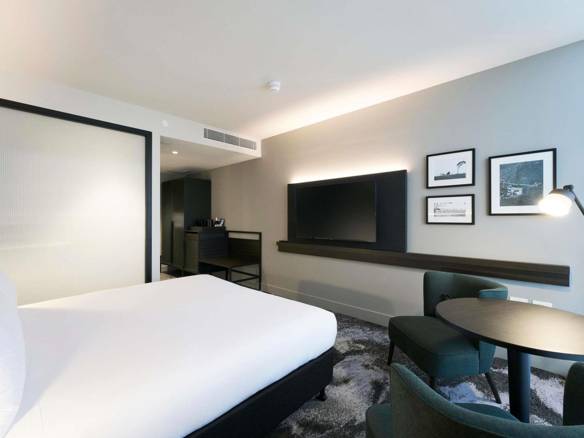 Superior Room 1 queen size bed