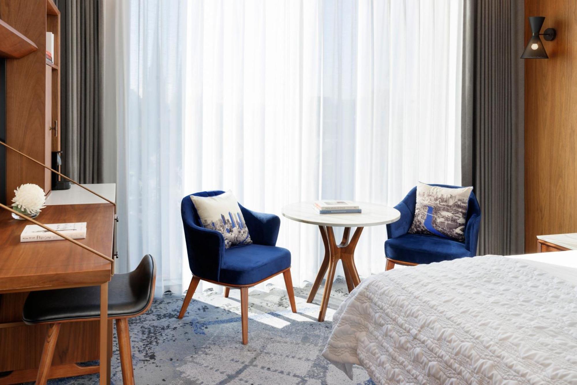 Superior King Room City View