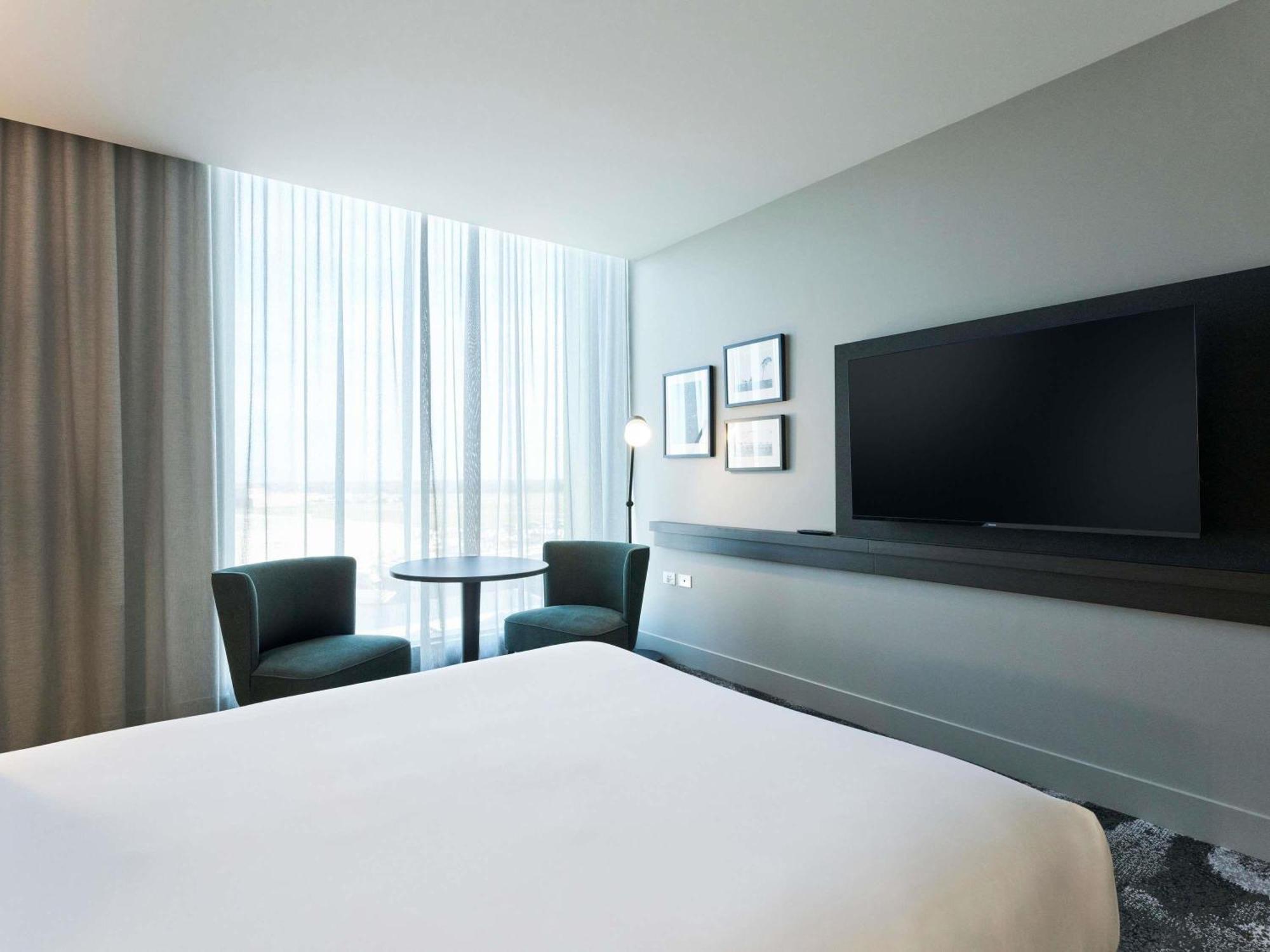 Superior Room 1 queen size bed
