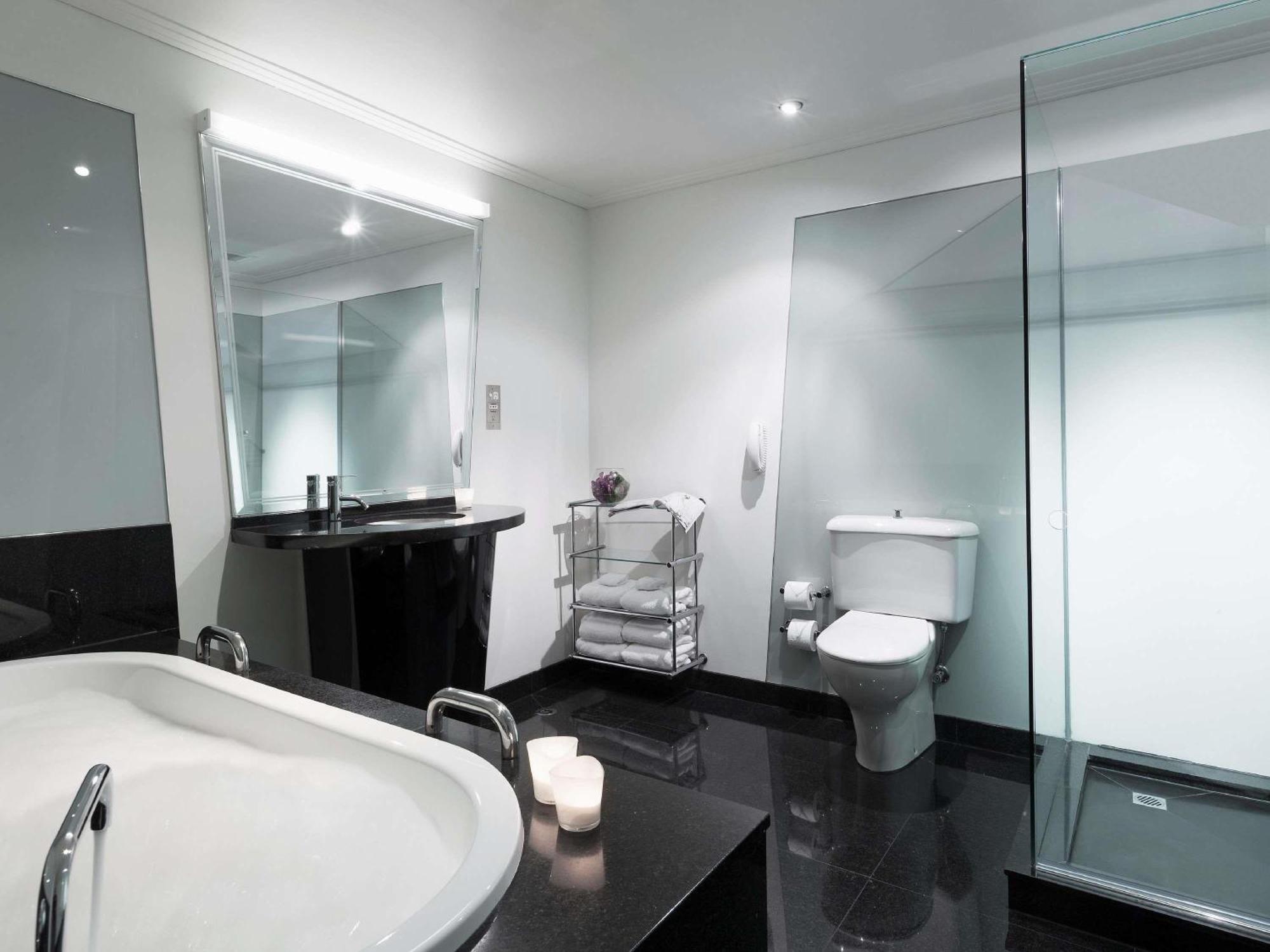 Two Bedroom Two Bathroom Apartment Kitchen Spa Bath