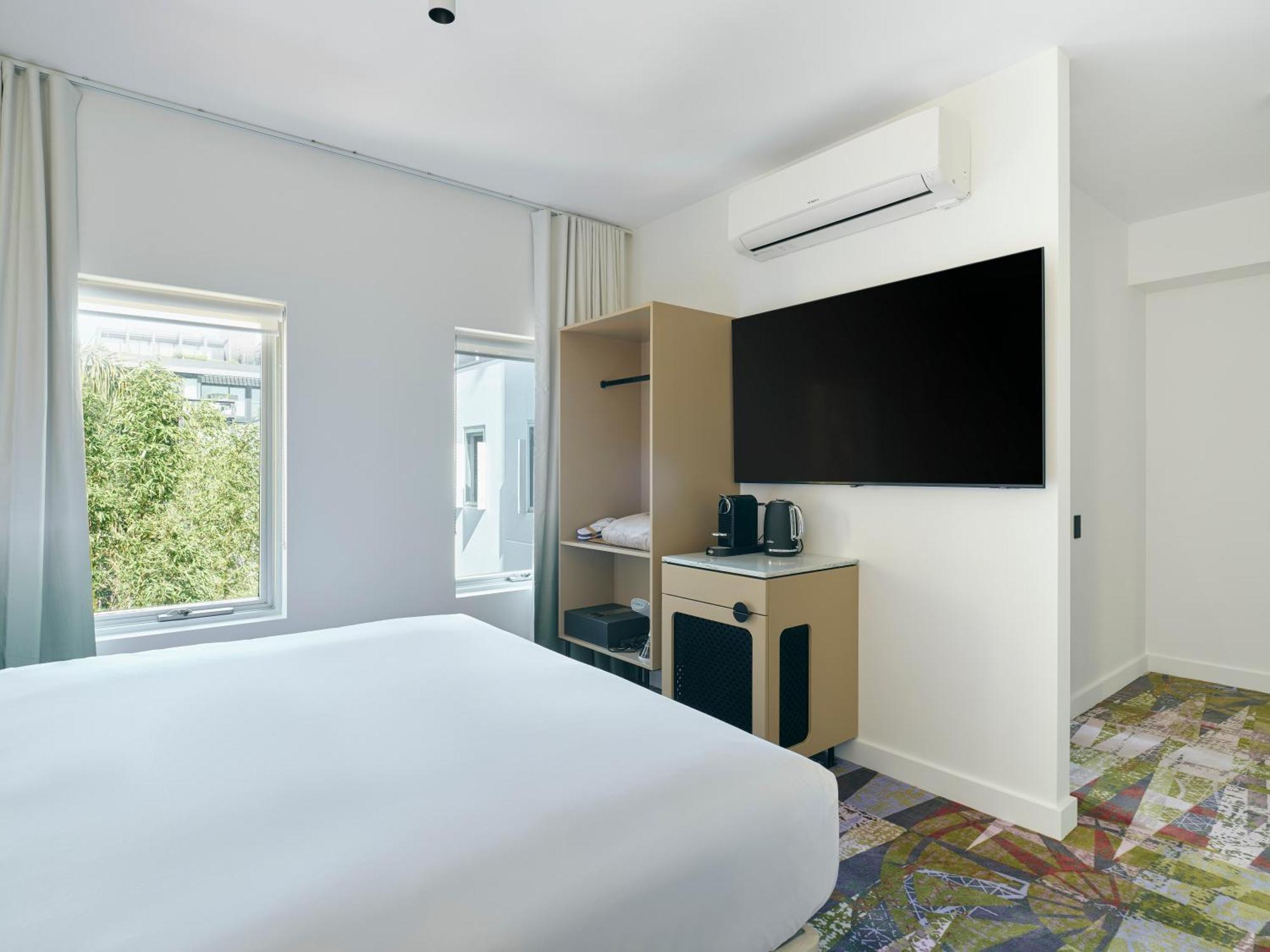 Standard King Room Disability Access