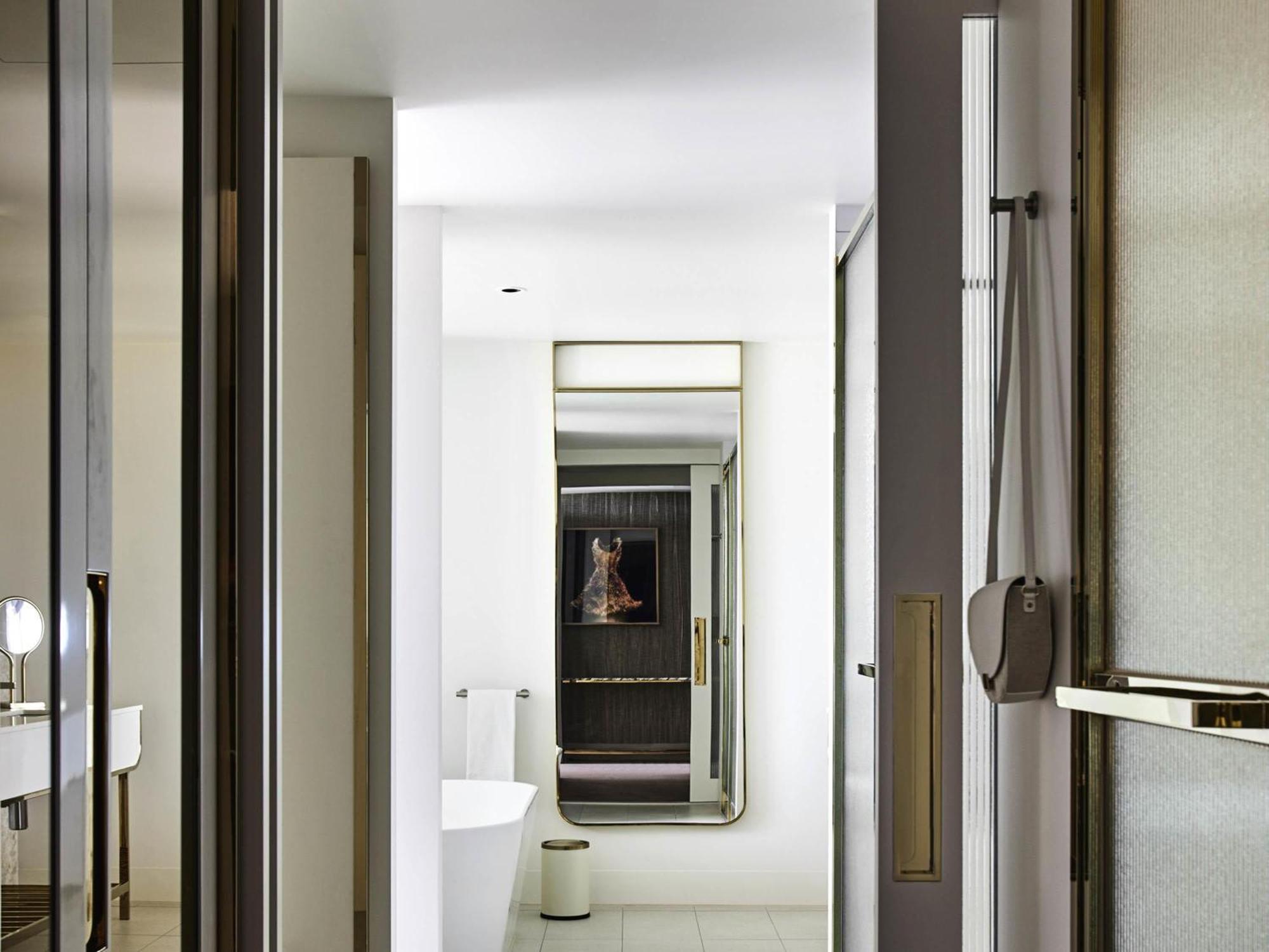 One-Bedroom Deluxe King Suite