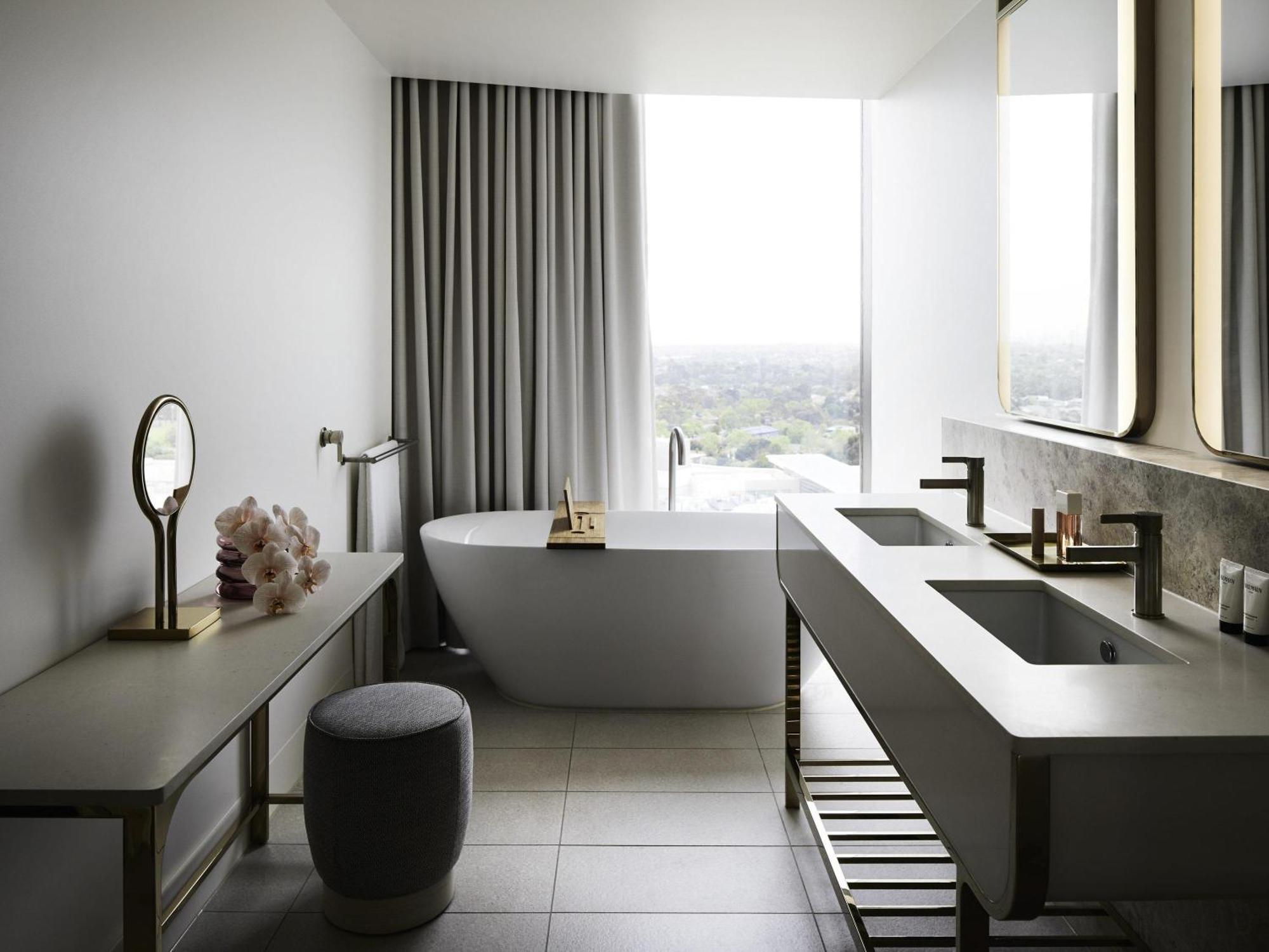 Deluxe King Suite