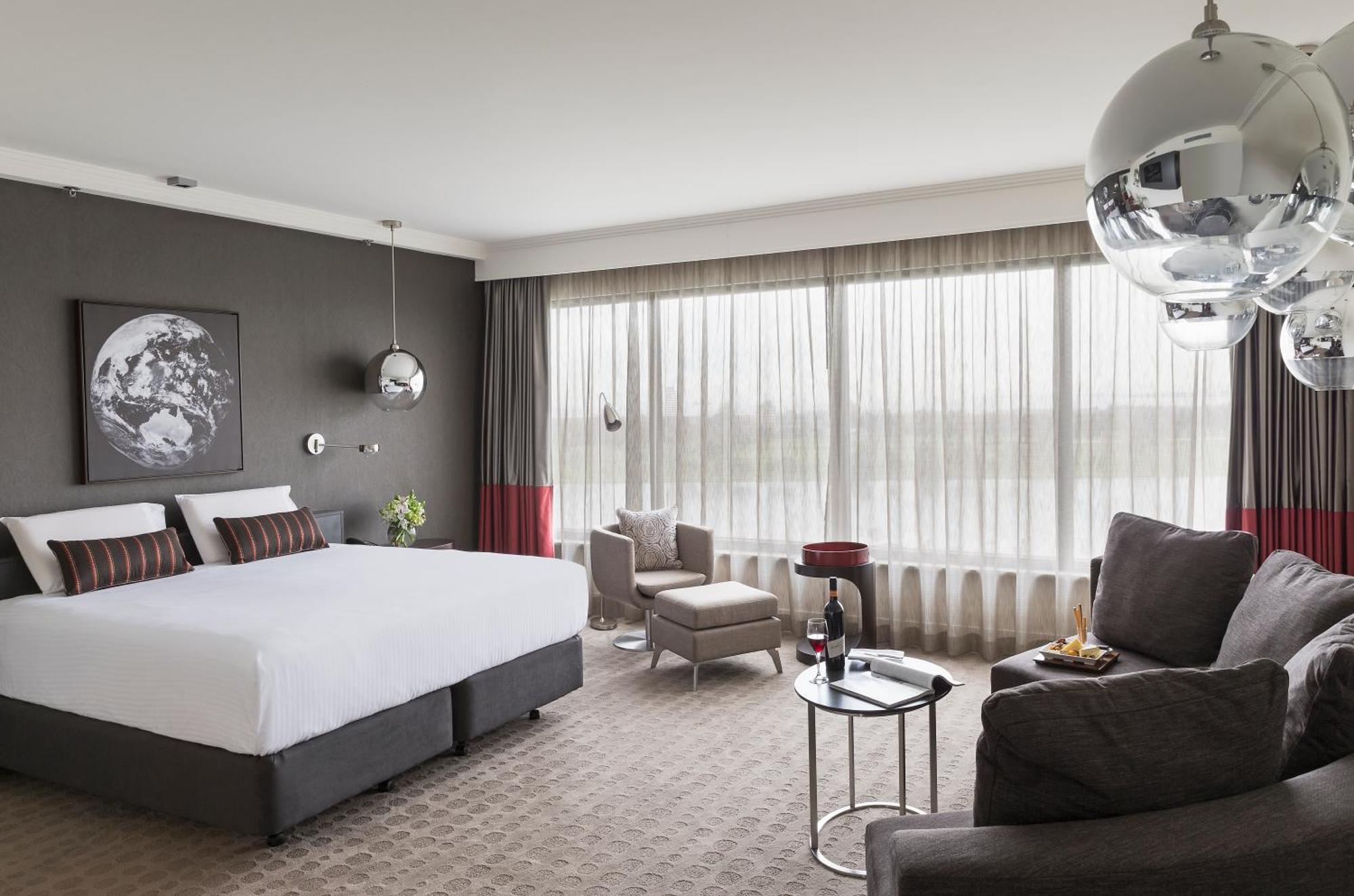Deluxe King Room Lake View,1730022652:JPEG