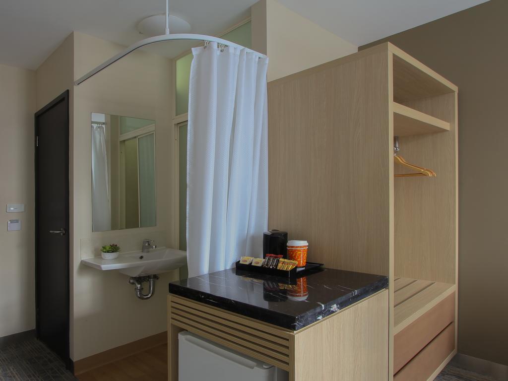 Standard Queen Room