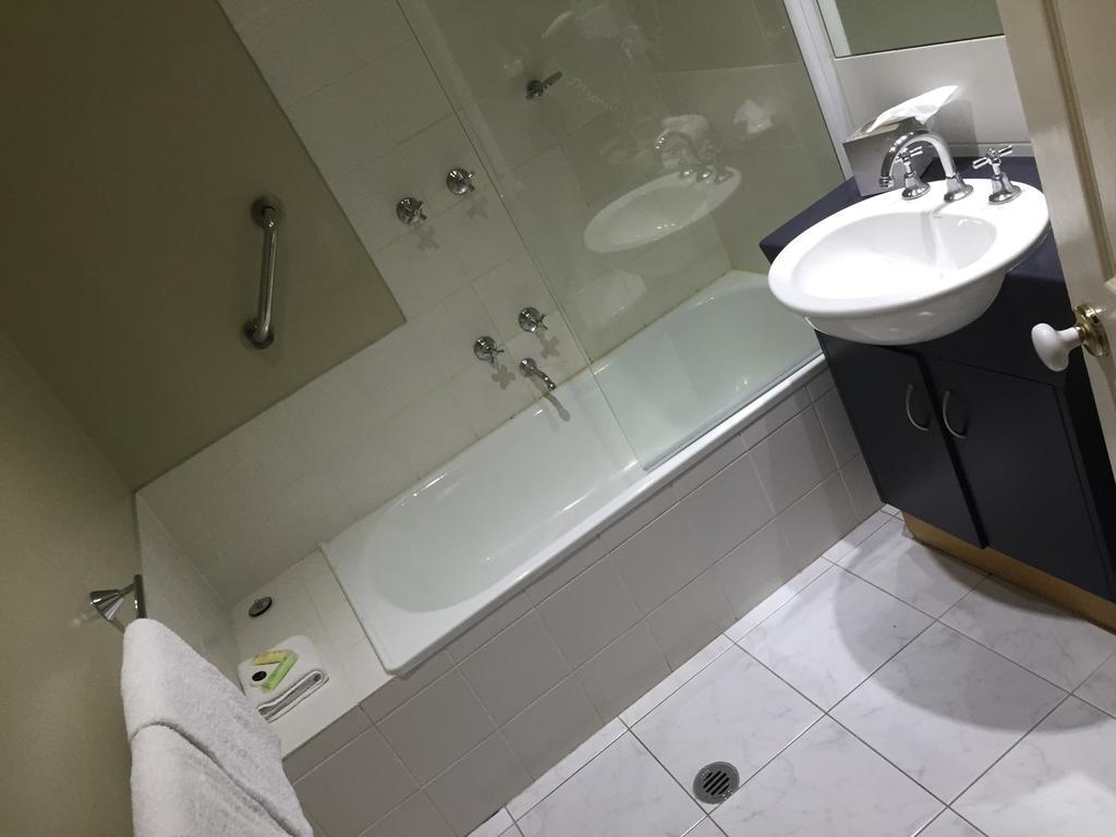 Two-Bedroom Two-Bathroom Deluxe Apartment,703205368:JPEG