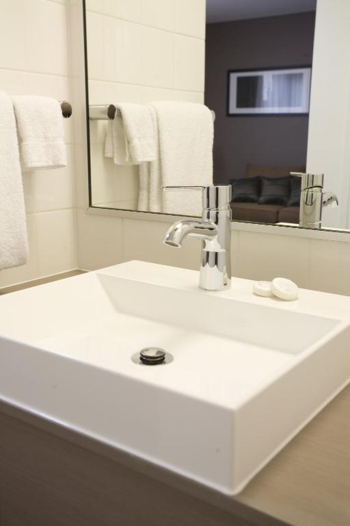 One-Bedroom Apartment,930982990:JPEG