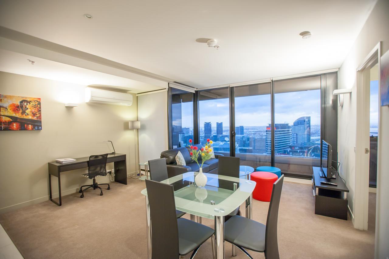 Deluxe One-Bedroom Apartment with Balcony