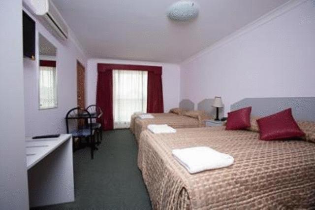Family Room,1583079327:JPEG