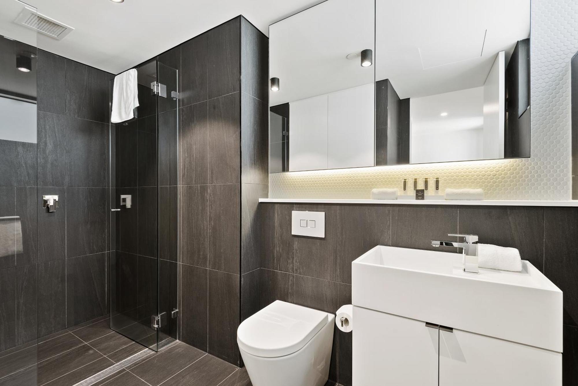 Deluxe Three-Bedroom Apartment