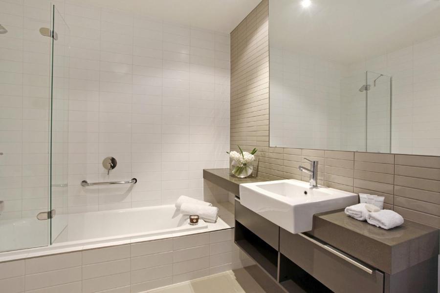 Premier One-Bedroom Apartment,124766886:JPEG