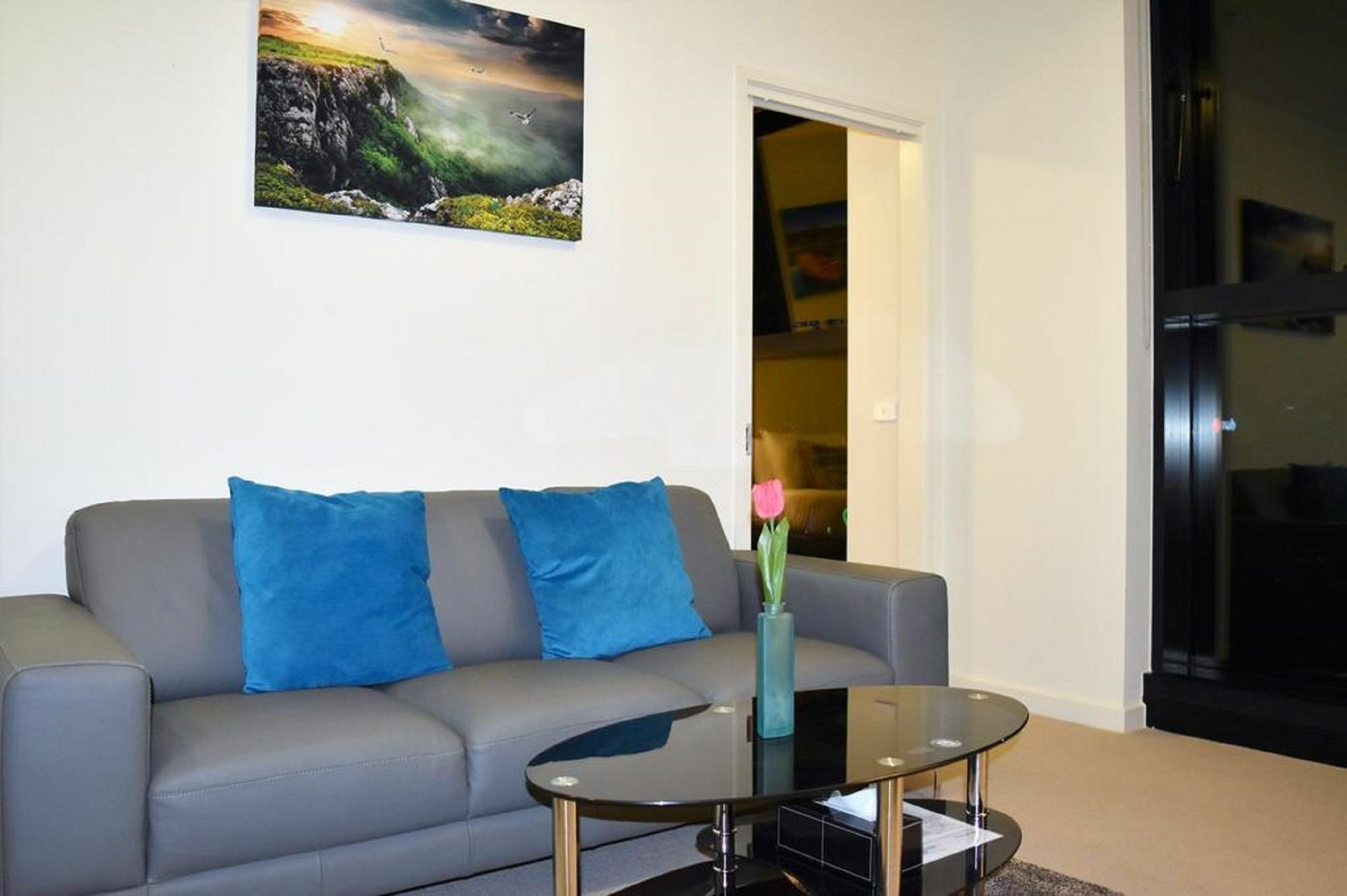 Deluxe One-Bedroom Apartment