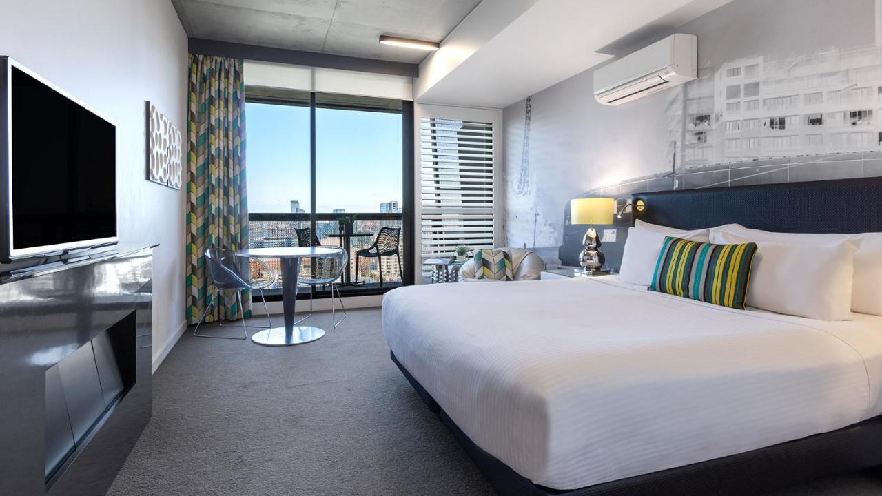 Deluxe Studio Apartment Park View & Balcony No Housekeeping