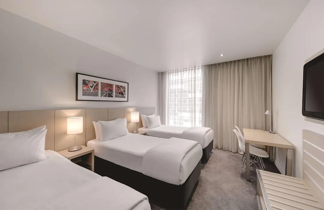 Travelodge Hotel Melbourne Docklands-1