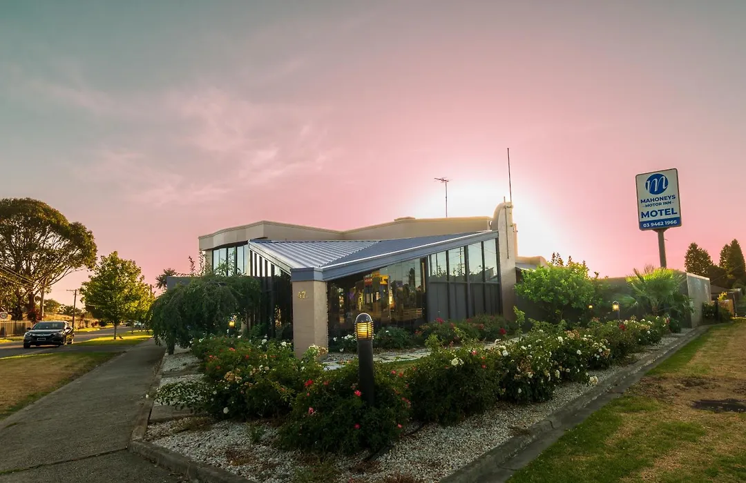 Mahoneys Motor Inn-1
