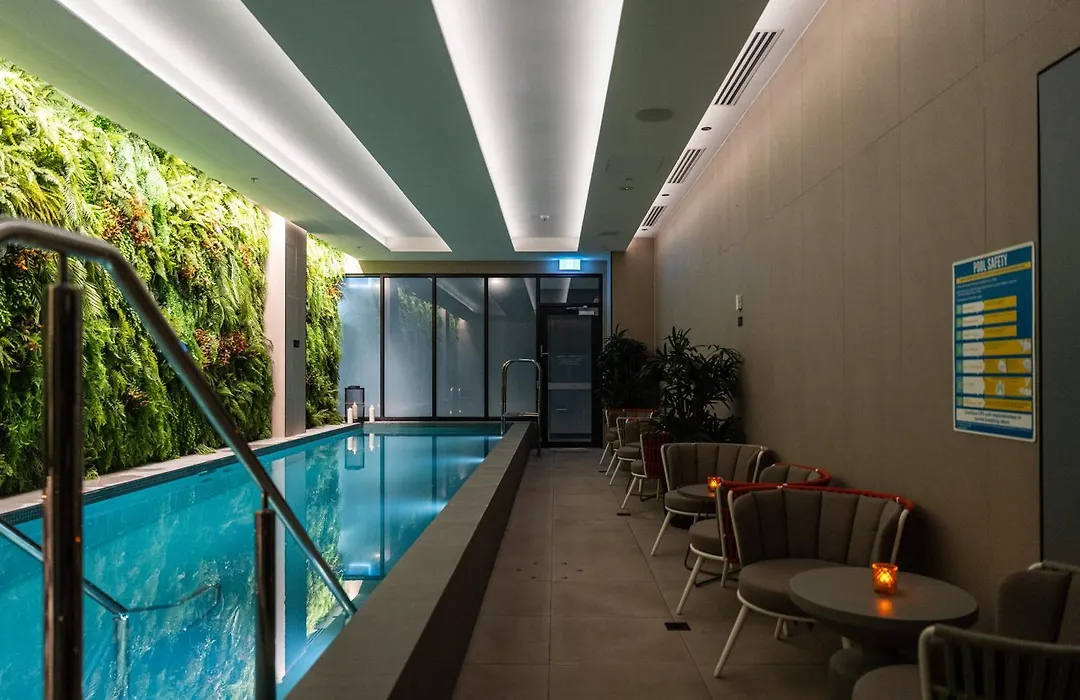 Vibe Hotel Melbourne-1