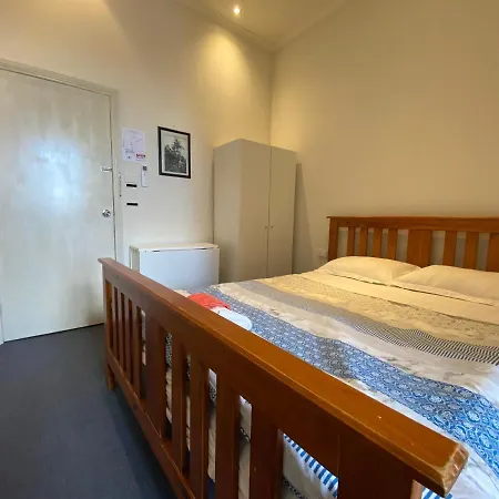 Malvern Backpackers-2