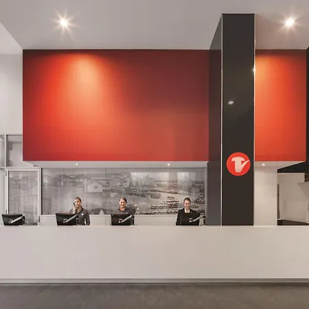 Travelodge Hotel Melbourne Docklands-2