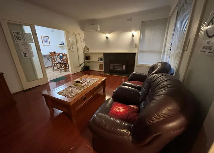 Sunny House - Melbourne Airport Home