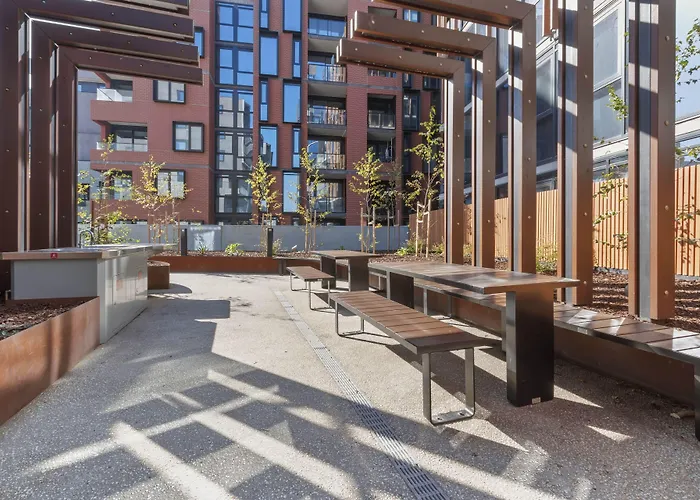 Melbourne City Apartment Hotel
